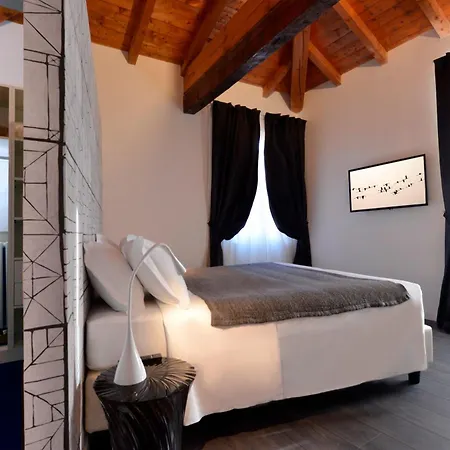 Phi Apartment *